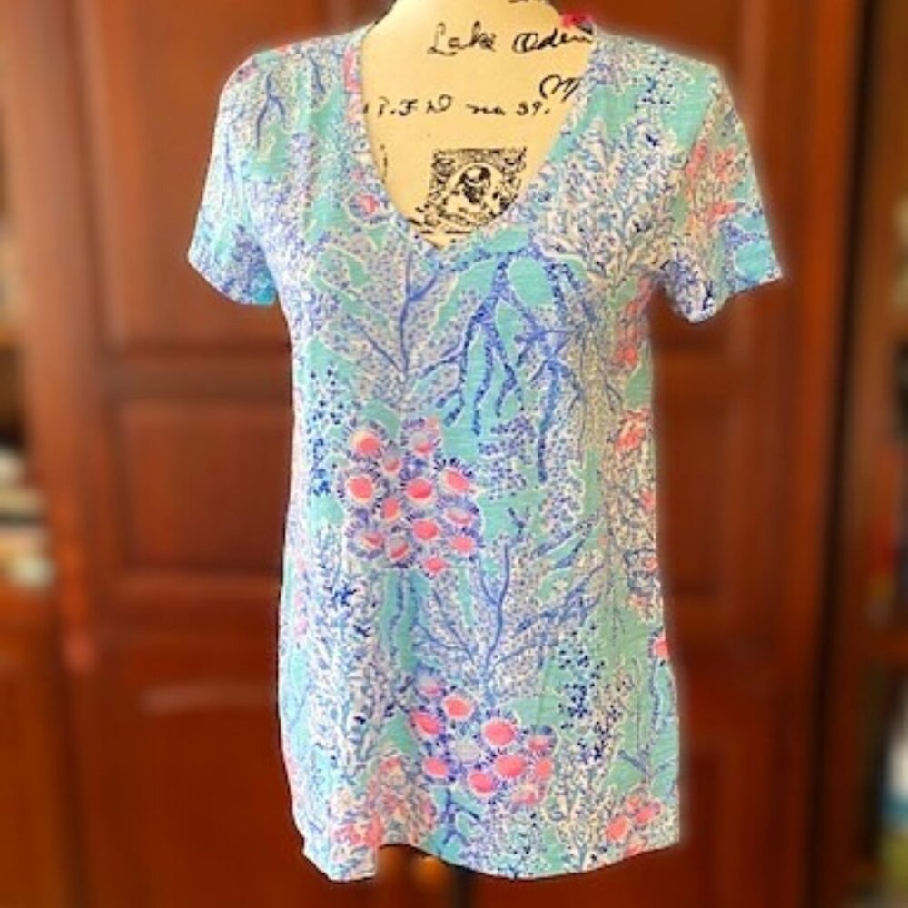 Brand New Lilly Pulitzer Pink Etta V-Neck Blue Ibiza Top T-shirt Small